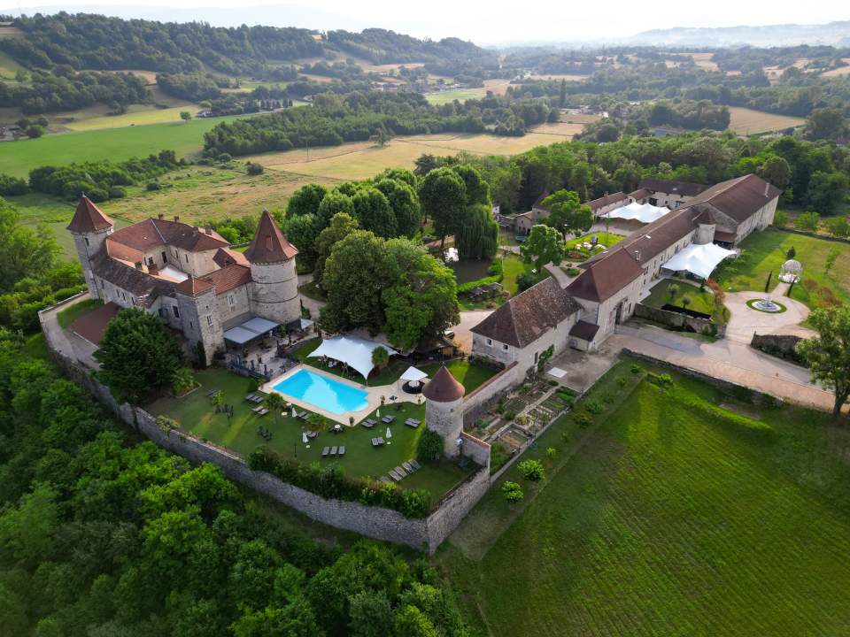 Château Hôtel Isère · Château Chapeau Cornu · 4 étoiles | Piscine du château